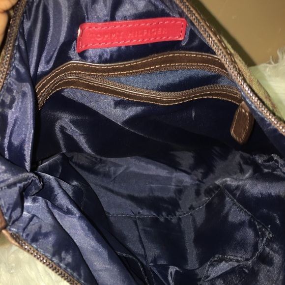 Tommy Hilfiger crossbody! EUC! - Picture 3 of 6